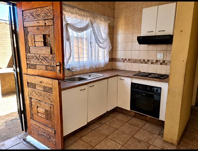 2 BEDROOM HOUSE FOR SALE IN EVATON WEST